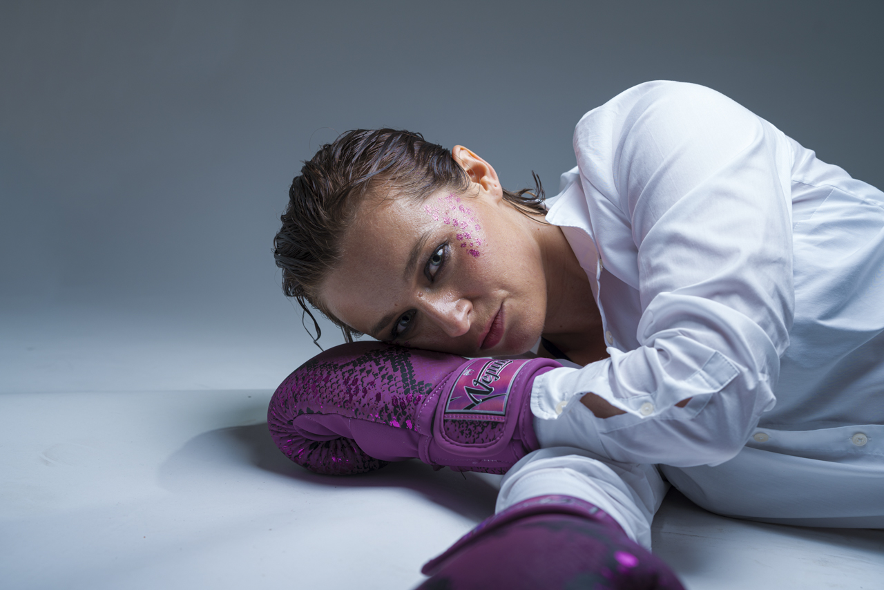 Portrait lifestyle boxeuse plage – sport & lifestyle – Dany Salliot