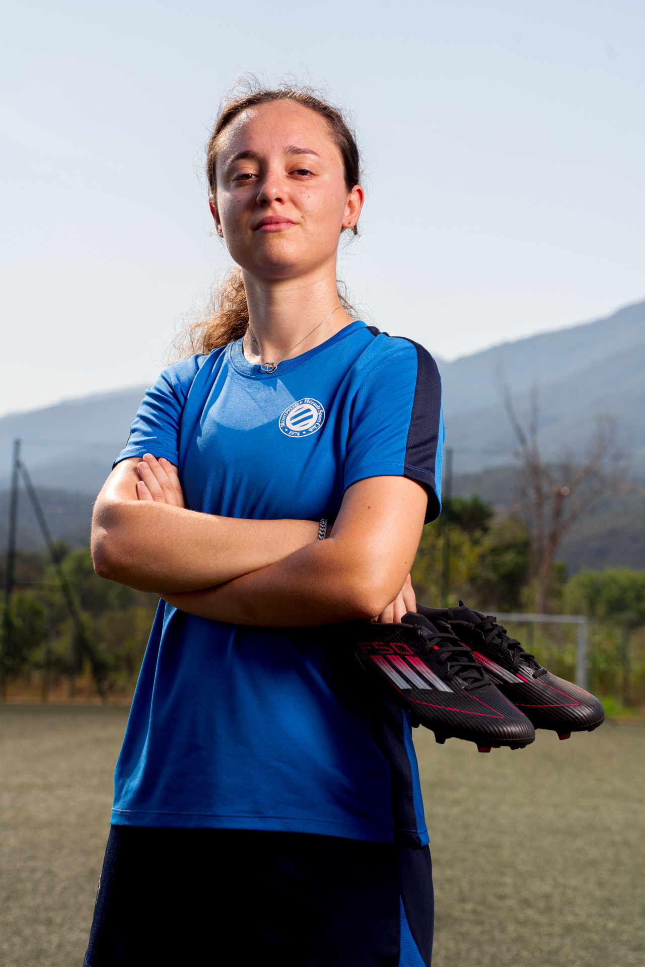 Portrait créatif footballeuse outdoor studio – sport & lifestyle – Dany Salliot