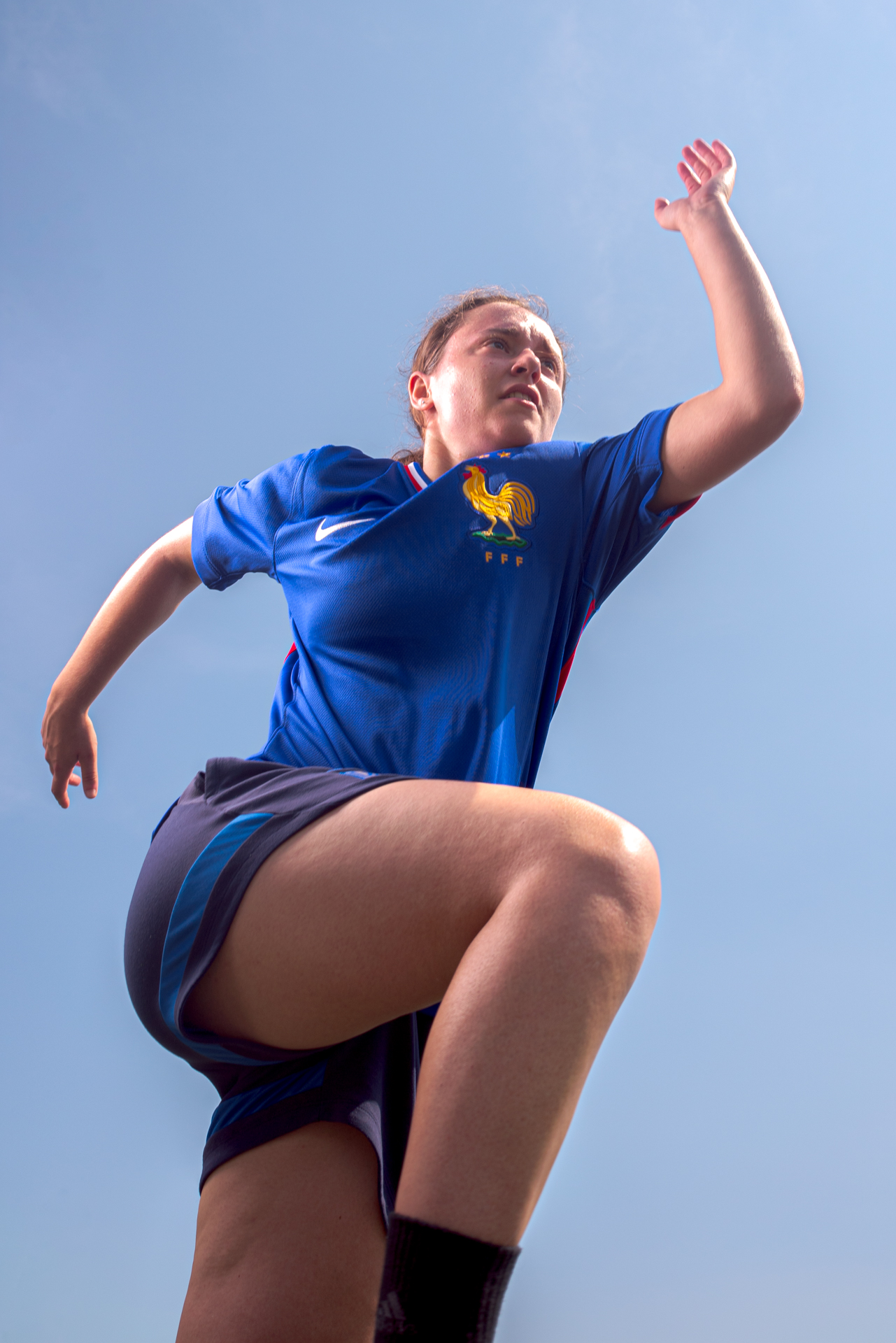 Portrait créatif footballeuse outdoor studio – sport & lifestyle – Dany Salliot