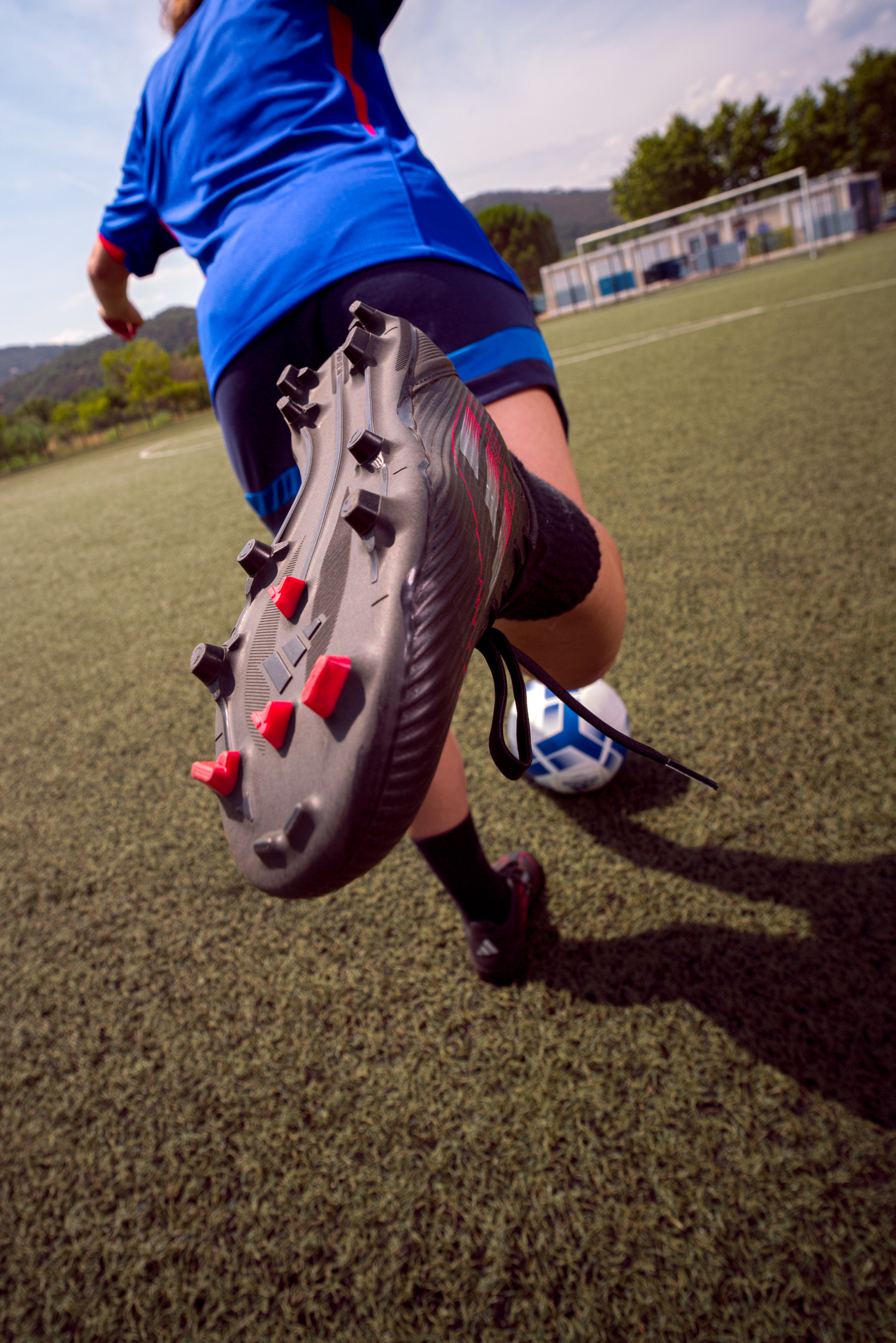 Portrait créatif footballeuse outdoor studio – sport & lifestyle – Dany Salliot
