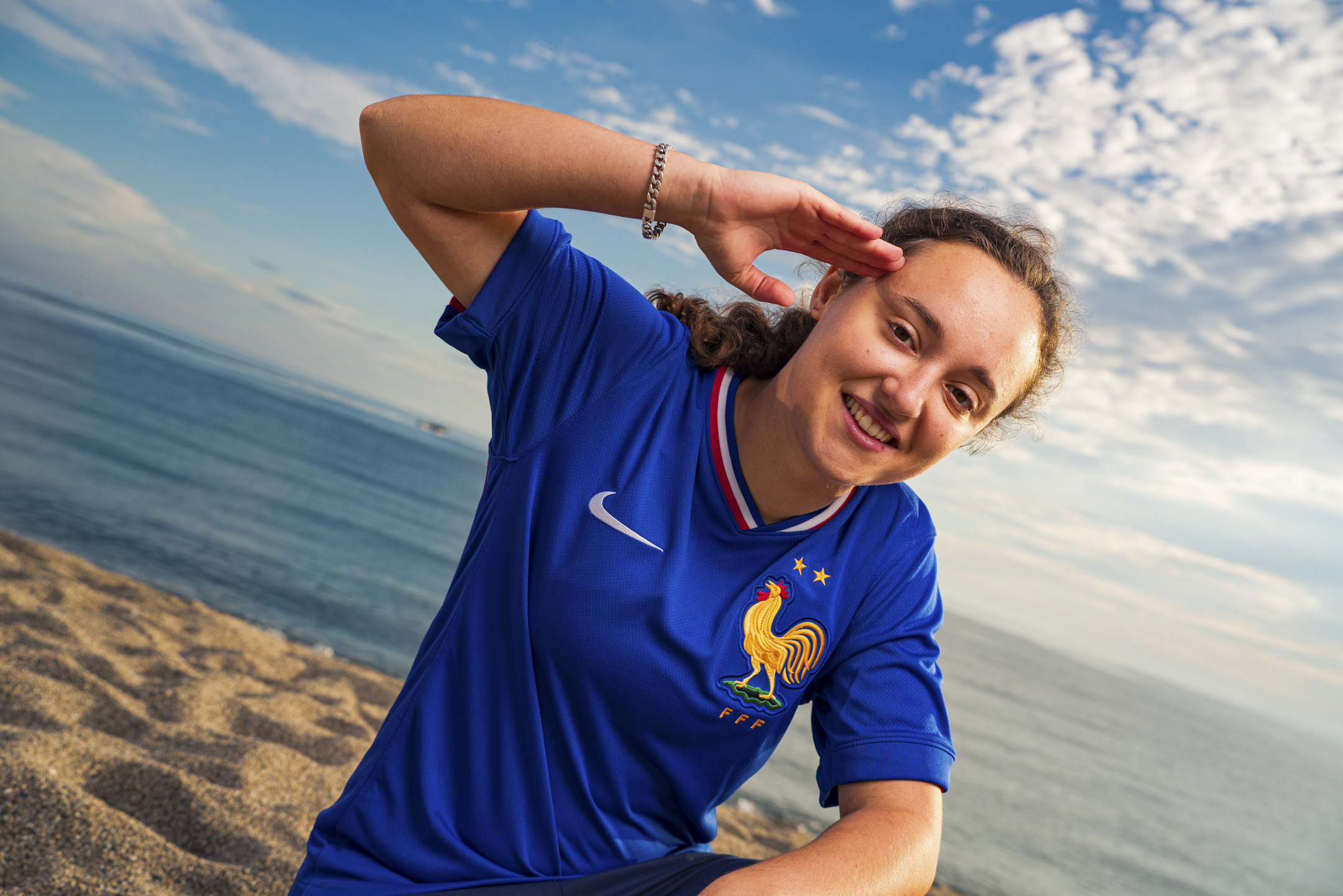 Portrait créatif footballeuse outdoor studio – sport & lifestyle – Dany Salliot