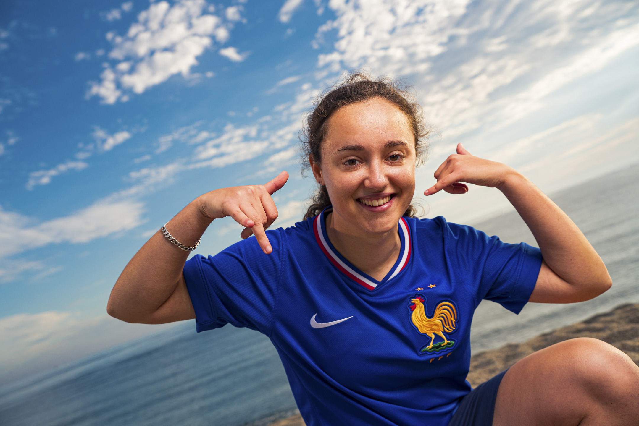 Portrait créatif footballeuse outdoor studio – sport & lifestyle – Dany Salliot